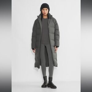 Aritzia O2 SuperPuff, Long, Coal Grey